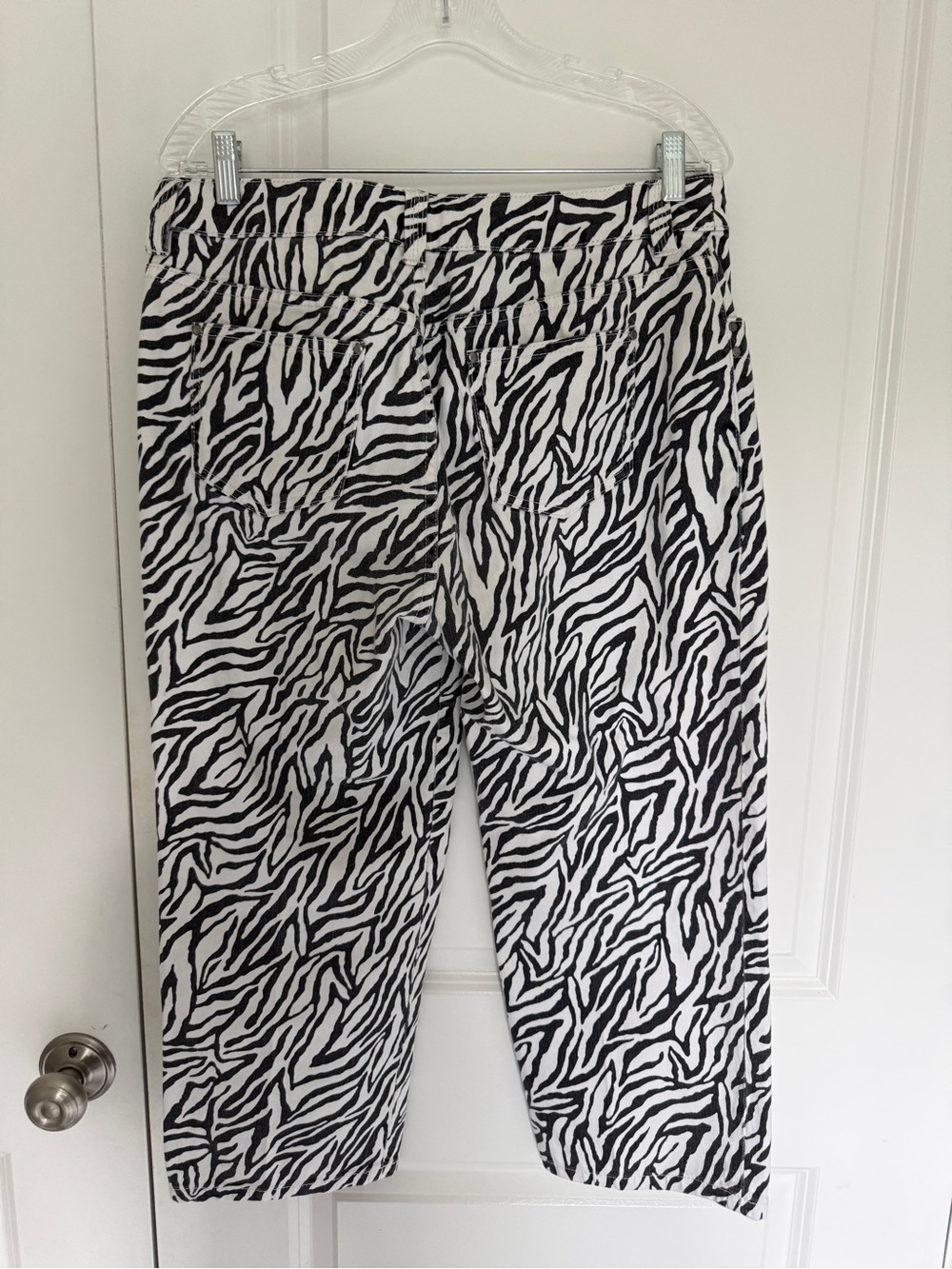 Chico's Black White zebra Print wide leg cropped denim jeans size 2 ( 12/14) - Picture 2 of 6